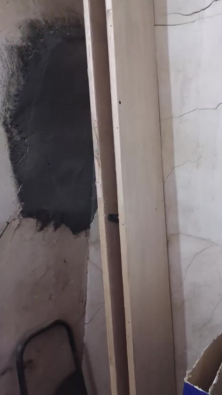 خشبتين رف محل نظيفات جدا
