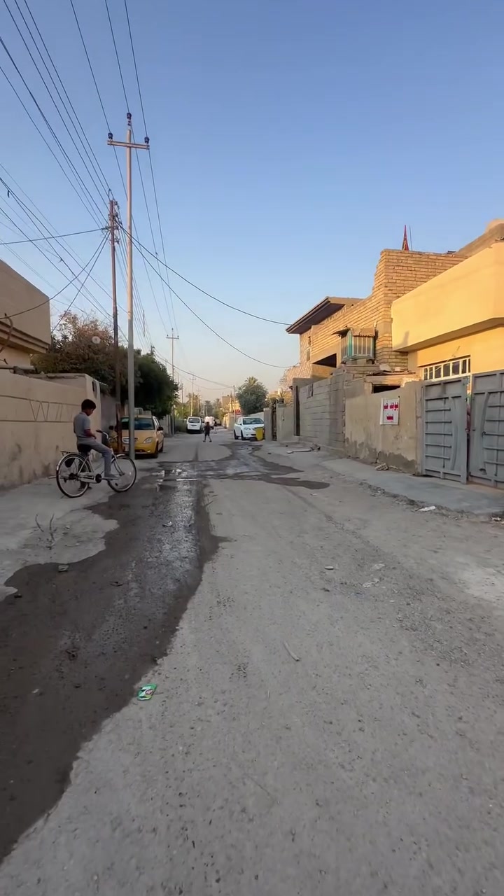 ٥٠ متر ٨ وربع في ٦ ملك صرف سند ٢٥ غير مملوكه للدوله يعني ابسم صاحبه ركن على شارعين السعر ٢٠ مليون مي وكهرباء وشارع تبليط منطقه شاخه ٦ اسويب ***********
القطعه ابصف البيت الواظح بالصوره
