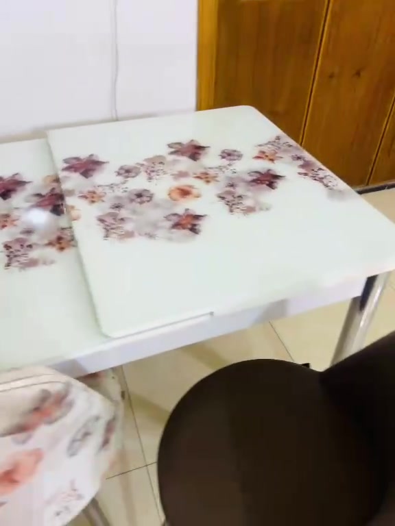 ميز طعام • قابل للتوسيع • كرسيين