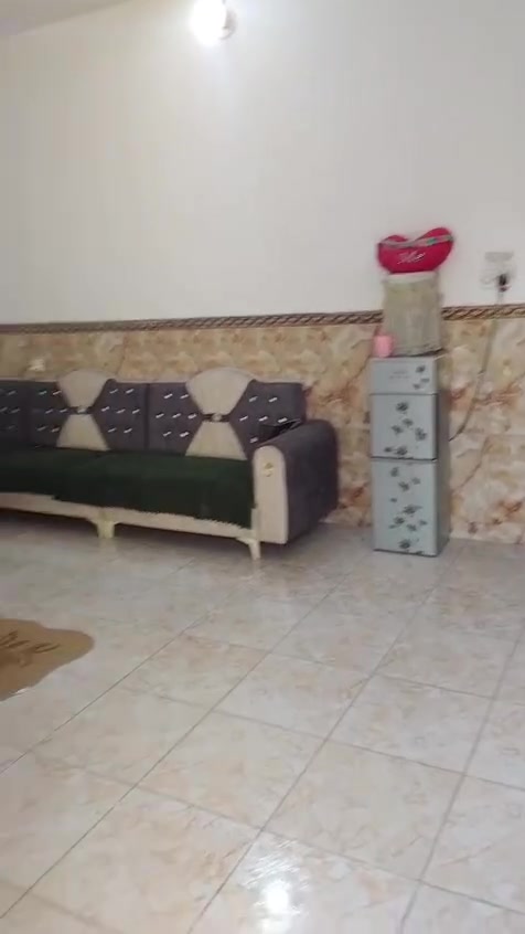 سلام عليكم يوجد طابق ثاني للايجار درج صبه معزول عزل تام يحتوي على استقبال ومطبخ وصاله وغرفة نوم وصحيات وبيتونة وصطح الك الموقع بغداد الدوره المهديه ثانيه الهياكل المربع الذهبي مقابل السيدية زنود الست الهلالي السعر 450 الف وبي مجال سكن عائله 
 ***********
عرض 238
