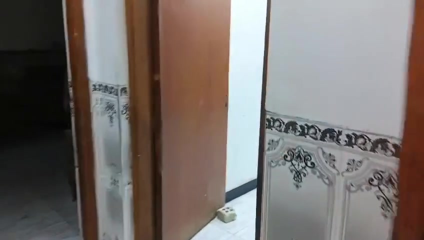 بيت مساحة 240 متر واقع حال بالسند 200 الموقع ممتاز جدا خلف سيزر مول واسط قضاء العزيزية خلف شارع الخليج التجاري للاستفسار اكثر الاتصال ع *********** والسعر 200 مليون وقابل للتفاوض
