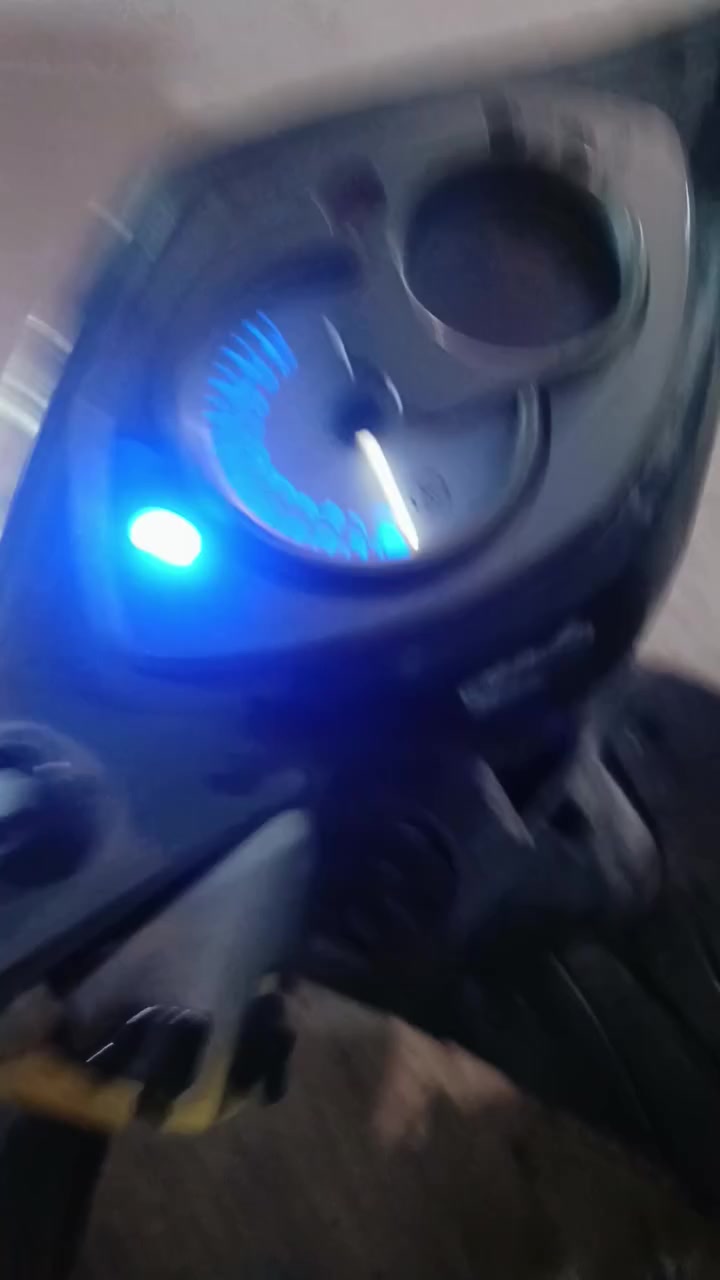 سلام عليكم سكنس فحل بوشة 55فول شلعة معدل 
سعر 300 مكانه بغداد 
نقص قبق كلچ ودبل كهربائيات كلها شغاله 
نص نكرة الدراجه ***********
