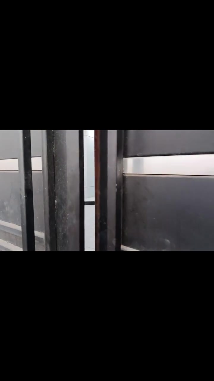 السلام عليكم
الدار للبيع المساحة 240 متر  حولي الخصيمه حجي هندي شارع ابو لمى على يسره فرع المحلات بضهر البيت شارع ابو لمى

غرفتين كبار صاله واستقبال ومطبخ الطابق ثاني صاله كراج سیاره حديقه صحیات داخليه وخارجيه بناء جديد 5 أشهر
السعر الاتصال على الرقم واتساب 
رقمي ***********
