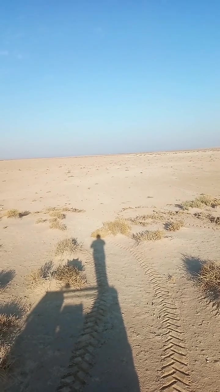 ارض عقد زراعي شاري المفعول 35 في باديه السماوه مقابيل الناصريه تبعد 35 كيلو عن الدول الناصريه بصره بغداد مقابيل مطار الناصريه بالضبط للشراكه او للضمان تواصل على رقم ***********

نص مكتوب في الصور:
- حصين ناهي