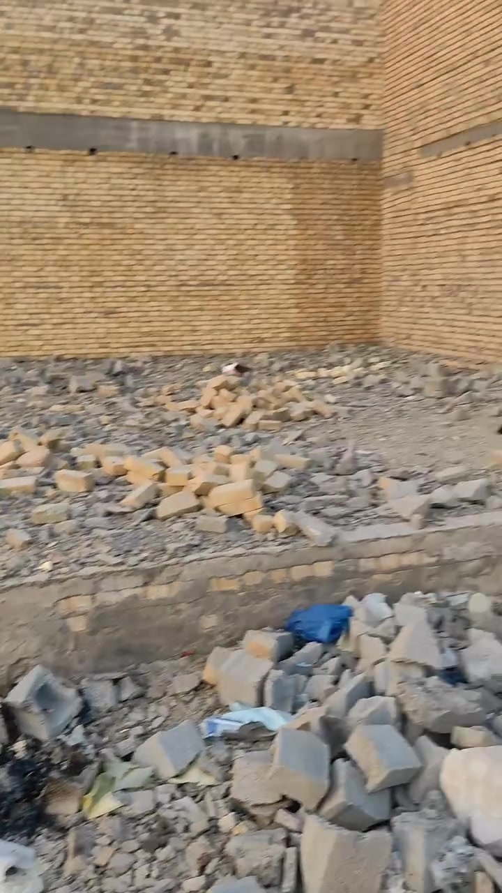 السلام عليكم قطعه ركن في حي المالكي عله شارع عشرين 100 خلفيه سعره 80 وبيه مجال الشراي ***********
