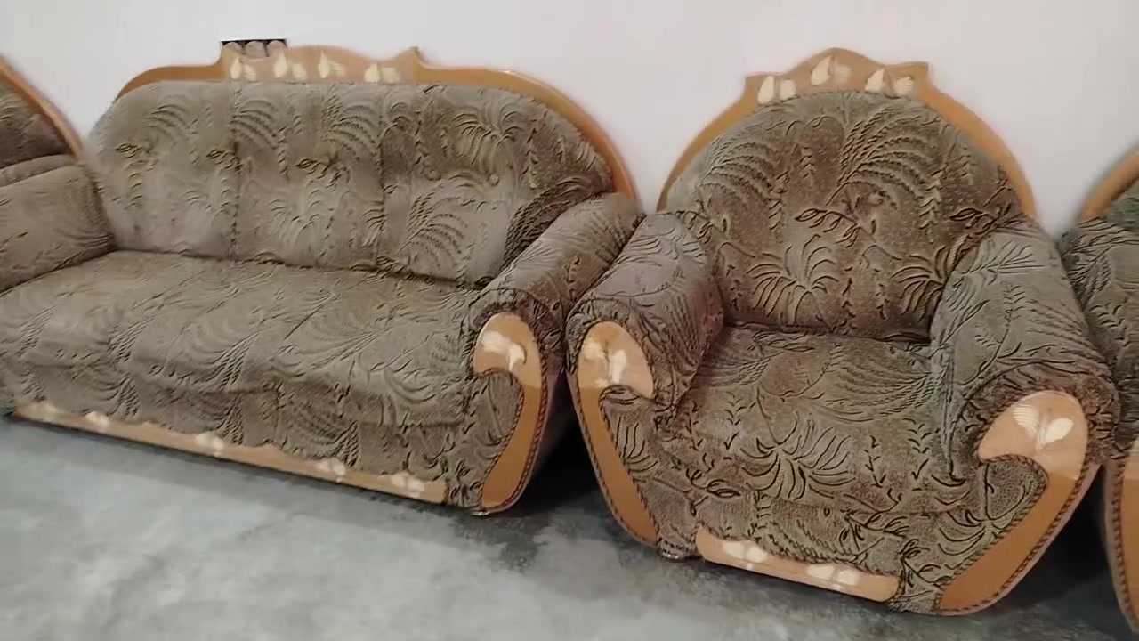 قنفات للبيع الموقع الحويجه قريه ابو الجيس التخمين١٥٠الف مستعجل عل بيع ***********
