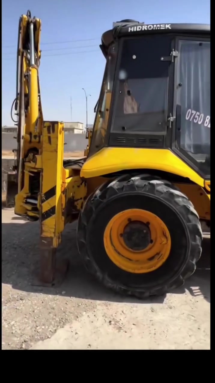 حفاره جيسي هيدروماك 2007بسمي شرط التحويل سبلت ثلج معه نقار الحفاره نظيفه جدا فول فول الاستفسار اسيا*********** /كورك***********مكان موصل
