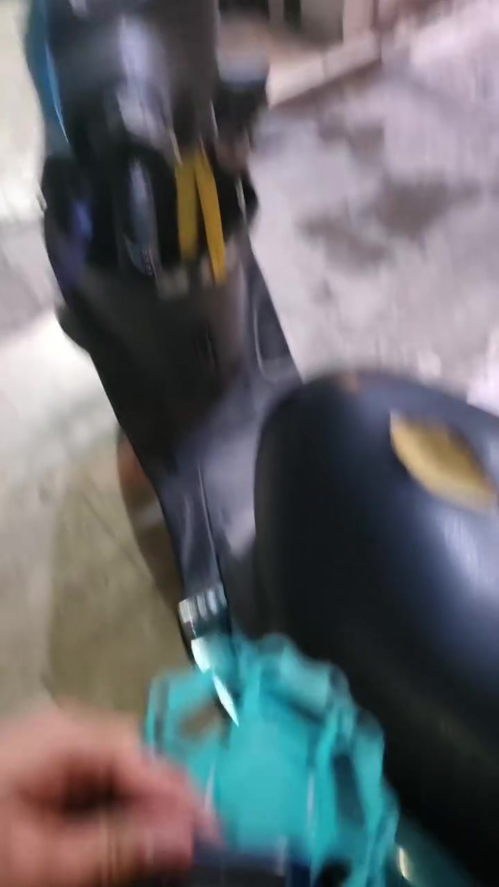 سلام عليكم ماكس عدله سمائيه كفر مختم دراجه مكفوله نازله من معرض عباس كوبرا بيدي قبل شهر مابيهه أي نقص وسعرها يسوه لليعرف بيهن واتساب *********** سعرها 1200يرهم مرواس ب لد أو شمعه حته لو فرق قليل

