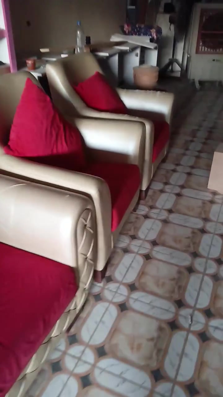 تخم نجارة درجة اولى ١٧٠ نظيف كلش ٥ قطع 
***********
