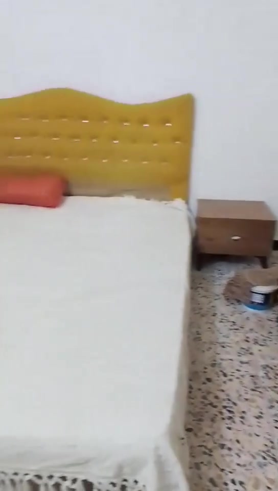 غرفه سعرها ٢٠٠ ميز بلازمه ١٠٠ تخم ٥٠ مكان زعفرانيه شارع الكهرباء ھ***********
