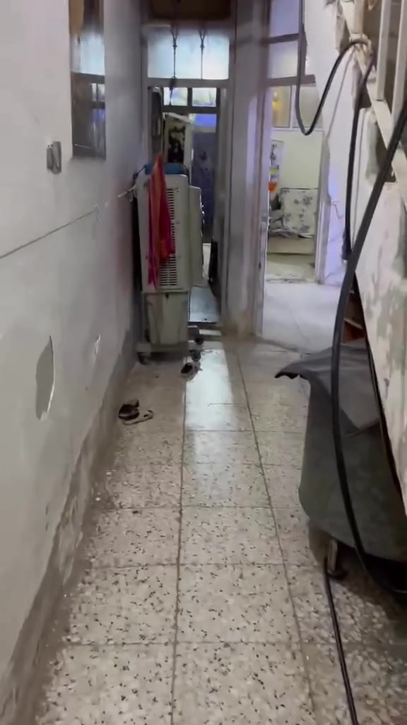 السلام عليكم بيت للإيجار عنوان الشعب خلف جامع جهاد مساحة البيت 65 متر أرضي***********
