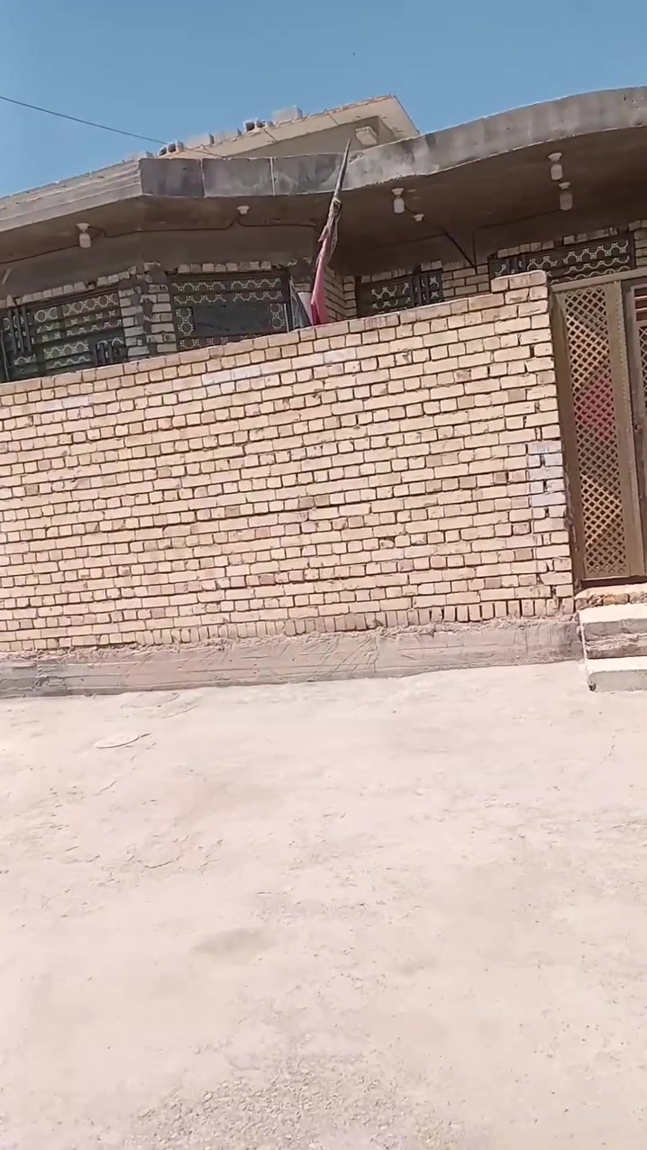 من رخصة الادمن المحترم بيت للبيع أو الإيجار تقاطع النهروان قريه ٨ كول الخدمات موجوده مي  مستمر انترنيت ضوئي سحب وطني خط مولد جاهز تبليط غرفتين نوم صاله استقبال مطبخ صحيات بناء جديد شرط كون عائلة صغيرة ومرتبه ونظيفه ***********جاهز للسكن قريب من التقاطع ٣٠٠م
