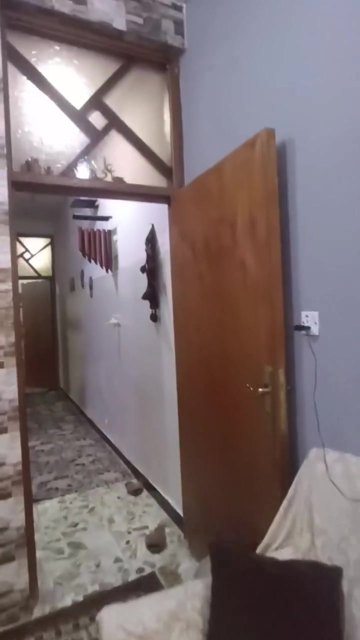 السلام عليكم بيت في طالب العلي قريب الشارع العام مو داخل المنطقة بيت نظيف جدا يحتوي طابق ثاني نفس الفصال الجوة الاستفسار ***********
