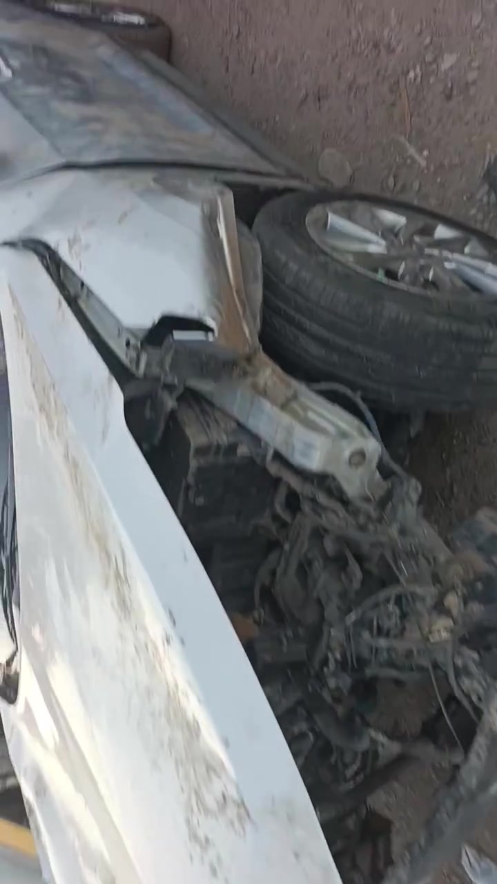 السلام عليكم توسان موديل 17 للبيع بغداد الشعب ضرر بسيط سعره 78 وببه مجال بسيط ***********

