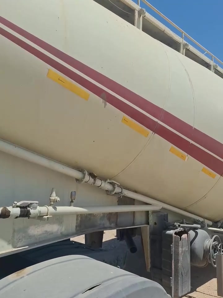 سايلو طاريق حجي ٢٠١٤    سعر. 165.  ***********.    رقم دهوك جديد
