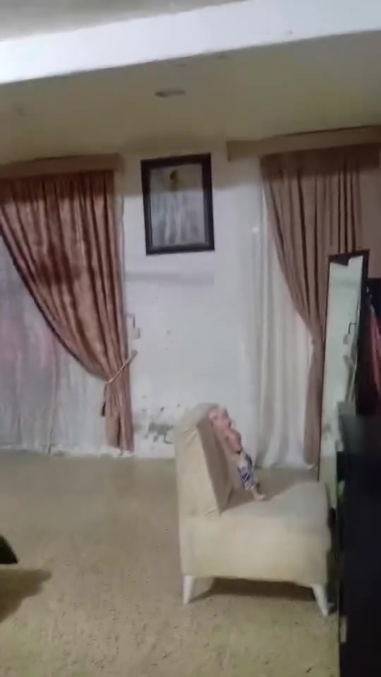 السلام عليكم يوجد بيت للبيع المساحه 150متر قرب عصفورية مقابل الحديقة البناء غرفة نوم وصاله ومطبخ وستقبال وصحيات السعر 60وقابل للتفاوض لاستفسار واتساب واتصال متوفر 
***********  او ***********
