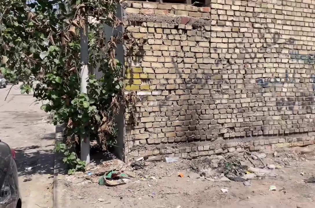 السلام عليكم. كاع 150متر منطقت البلديات 
‏
سعر /115وبيه مجال 
***********
