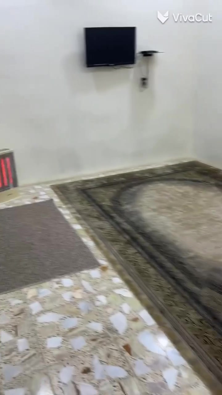 بناء حديث طابق ونص    مساحه ٨٥
واجهه ٦ ونزال ١٤ 
مدخلين 
حي الكوفه  خلف ملعب 
سعر ٧٣
***********
