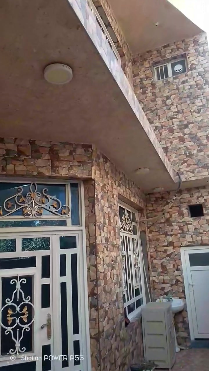 دار للبيع مساحته 100م طابقين طابو زراعي يقع في حي الزهراء خلف حسينية عبد الله الرضيع يحتوي على مطبخ واستقبال وكليدور ومجمع صحيات ومنور عدد2 الطابق الاول غرفة نوم عدد 2 وكليدور ومجمع صحيات الدار بحاله جيد جدا للاستفسار الاتصال على الرقم التالي *********** /// 0787682474 أو الحضور إلى المكتب في حي الزهراء الطريق الخدمي مجاور محطة غسل بغداد مكتب هاشم المعموري للعقار والمقاولات العامة.
