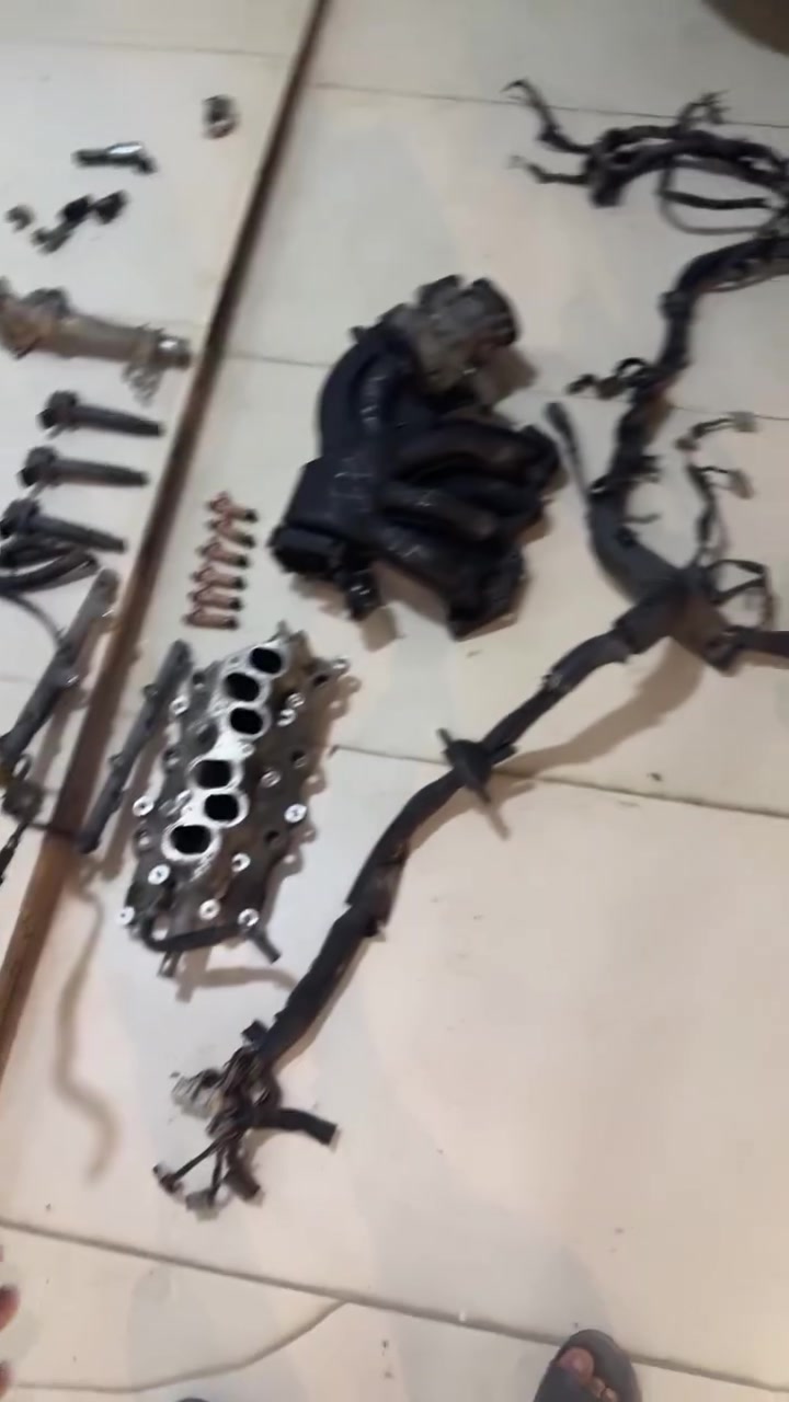 عندي غراض مال افلون امريكي تخص المحرك  ضفيره مال كصه كامله من عقل  بيه كم فيشه مكسوره مجاول نوزلات فيفيتي  حساس طرق كوع مال مي هوه وقبق وإحساسات حساسات كام شفت وحساس كرنك وجويتي هوه الثلاجة  بلاستك  وقلبق دبت مي راديتر هيه وصونده الأسعار ما أعرفهم  ابيش بسوك راسلني وتدلل مكاني صلاح الدين ***********
