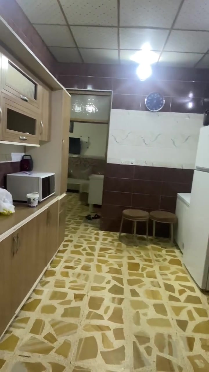 🔥✨📞 للتواصل والاستفسار:[رقم]***********
🌿 فرصتك لامتلاك بيت يجمع بين الراحة والموقع الاستراتيجي.. تواصل معنا للمعاينة اليوم!
/ "بيت العُمر بانتظارك.. حيث الهدوء، الراحة، والموقع المثالي لـ عائلتك" ✨
🏠 للبيع: منزل مكتمل طابقين في قلب سامراء – حي المثنى
إذا كنت تبحث عن السكن الراقي والموقع المتميز، فهذا البيت يجمع لك كل ما تحتاجه أنت وعائلتك:
 * المساحة: 187.5 متر مربع
 * البناء: طابقين كاملين
 * عدد الغرف: 5 غرف واسعة ومكتملة
 * حالة العقار: تشطيب مرتب وجاهز للسكن فوراً دون الحاجة لأي مصاريف إضافية
مميزات العقار والتفاصيل الداخلية:
 * الاستقبال: واسع بلمسات سقف ديكورية حديثة
 * الصالة: كبيرة بأرضيات من الحجر الفاخر
 * المطبخ: واسع ومرتب 
 * الخارج: حوش يتسع سياره واسع  مرمر بالكامل 
 * الموقع: منطقة هادئة وعائلية جداً، ومخدومة بالكامل (ماء + كهرباء + مجاري) وعرض الفرع 15 
 * المميزات  القريبة: قرب مدرستين (تَبعدان 150 متر فقط) /مدرسه ابطال العروبه للبنين ولبنات/ ومدرسه فتاة الرافدين للبنات كل مدرسه تبعد150 متر
💰 السعر:🔥 [ادخل عل خاص واني حاضر]  ومراعاة للشراي الجاد)
📞 للتواصل والاستفسار: [رقم]***********
🌿 فرصتك لامتلاك بيت يجمع بين الراحة والموقع الاستراتيجي.. تواصل معنا للمعاينة اليوم!ً
