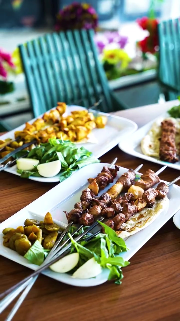 🍗🔥 الطعم الأصيل… من أول لقمة يبان!

إذا تحبون الأكلات الشرقية بنكهتها الحقيقية، مطعم الحاج علي يوسف ينتظركم بأشهى أطباق المندي باللحم والدجاج، والأجنحة، وتشكيلة من الأطباق الشرقية المحضّرة بعناية وبمذاق يفتح النفس 🤤❤️

أجواء عائلية مريحة، وطعم يخليكم ترجعون مرة ومرتين وأكثر! 😍

📍 كربلاء – حي الحر – فلكة الثورة
📞 ***********
📞 ***********

مطعم الحاج علي يوسف… نكهة أصيلة تستحق التجربة. ❤️

#مطعم_الحاج_علي_يوسف #كربلاء #حي_الحر #مندي #اكلات_شرقية #مطاعم_كربلاء
