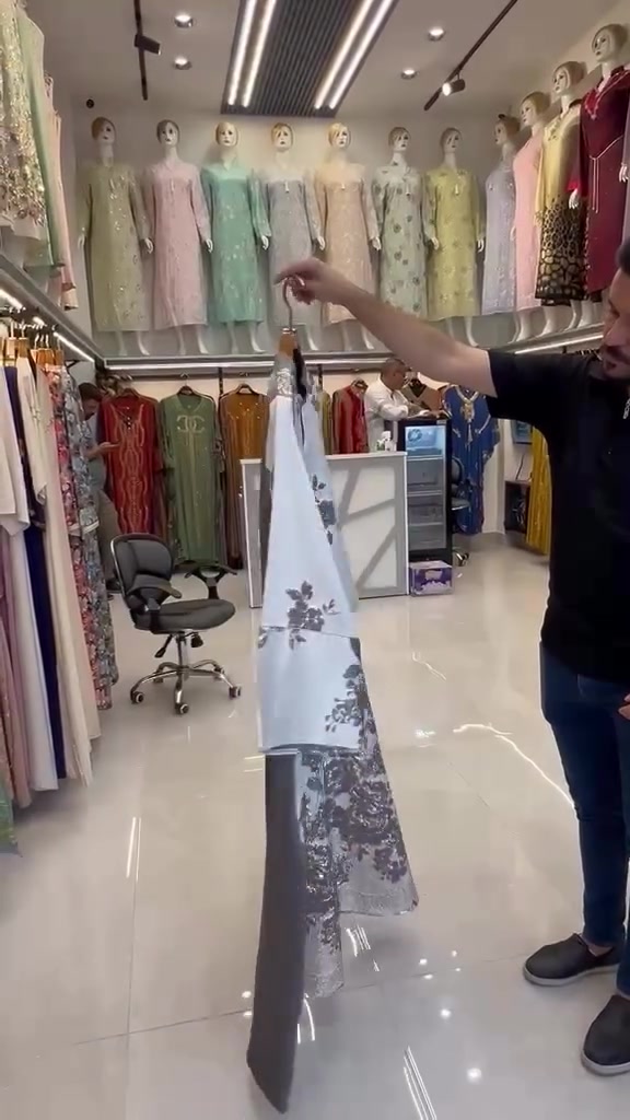جمال ونزاكه 
العنوان شارع سيد نور تحت الجم النسائي يوجد خدمه توصيل لجميع المحافظات 
***********
