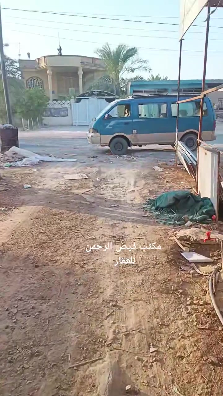بيت طابو زراعي يتحول ب اسمك المساحه 500م. ثاني قطعه من الشارع العام الواجه فقط محلات تجاريه امام الدار الباب دخول الدار من الشارع العام ورديه خارج  كما موضح بلفديو. البيت بناء جديد يتكون من غرفتين 5*4 وصاله كبيره وصحيات داخليه واستقبال كبير ومطبخ  السعر وباقي تفاصيل 
الاتصال ***********
مكتب فيض الرحمن للعقار @

