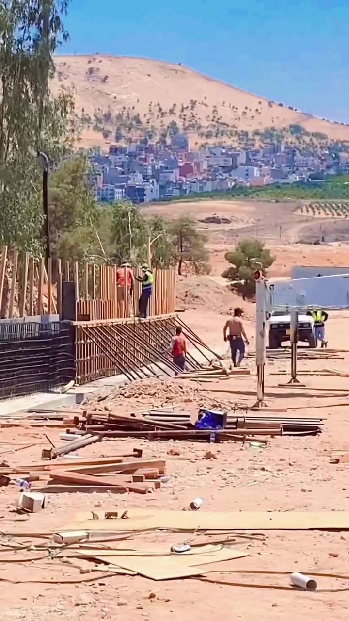 سلام عليكم محتاج خلف مداريه فد ١٠ نفرات الشغل بدهوك جدارت خزنات 
***********  واتساب
