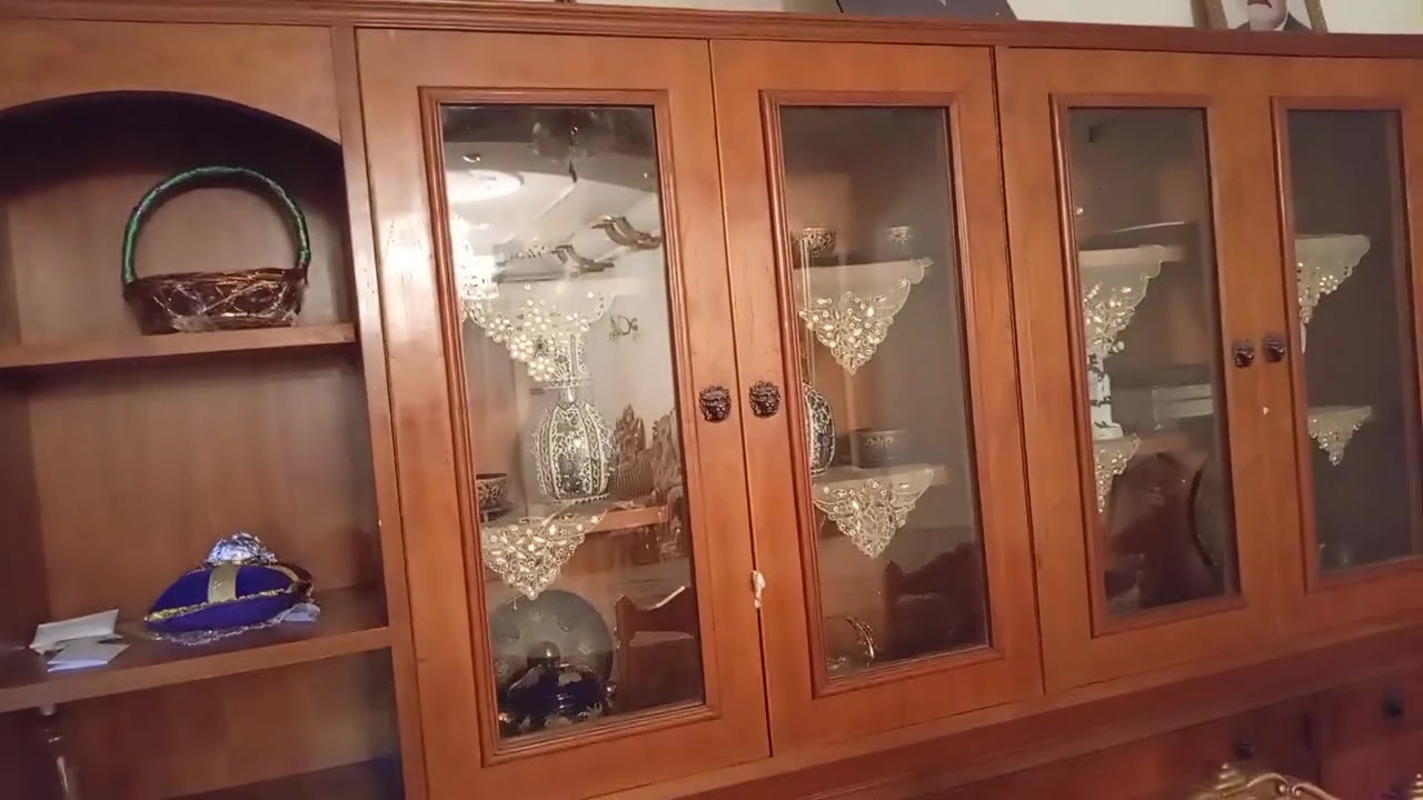 بوفيه عباره عن قطعتين منفصلتين  للبيع ***********

