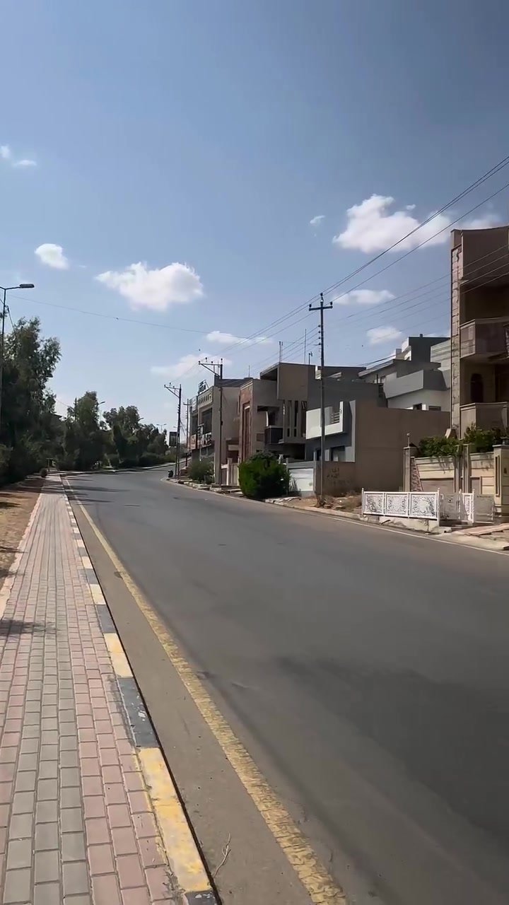 منشور رقم : 223 
///////////////////
تعلن شركة جنائن الأمارات للعقارات 
////////////////////
عن عمارة تجارية للأيجار كـ (مجمع طبي أو عيادات )
متكونة من 3 طوابق 
تحتوي على نظام مصاعد وخدمات وأنظمة أمان وأطفاء
////////////////////
مساحة العمارة : 200 متر مربع
الموقع : سايدين شقق الحدباء
/////////////////////
تفاصيل العمارة : 3 طوابق : طابق الاول والثاني / يحتوي كل طابق على شقتين / كل شقة / تحتوي على غرفتين وحدة منهم سويت / صالة / صحيات عامة  
الطابق الثالث / قاعة بمساحة 200 متر مربع / صحيات عامة / غرفة أدارة وسويت 
تصلح القاعة كـ ( مختبر طبي أو مركز طبي / صالون نسائي / حضانة )
////////////////
للاستفسار الاتصال على الارقام التالية 
*********** / *********** / *********** 
/////////////////
موقع الشركة جنائن الامارات / موصل / حي النور / مقابل البنك
