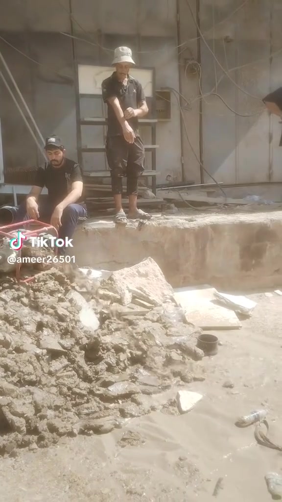 ***********
***********
لحفر الابار الارتوازيه
يعلن عن حفر الابار بكافة الاحجام
غسل وتنشيف الابار 
حفر الركائز
حفر النقاط 
حفر وفحص التربه
وعمل كافه المقاولات العامه
نعمل في كافه محافضات العراق
دقه في العمل وسرعه في الانجاز

