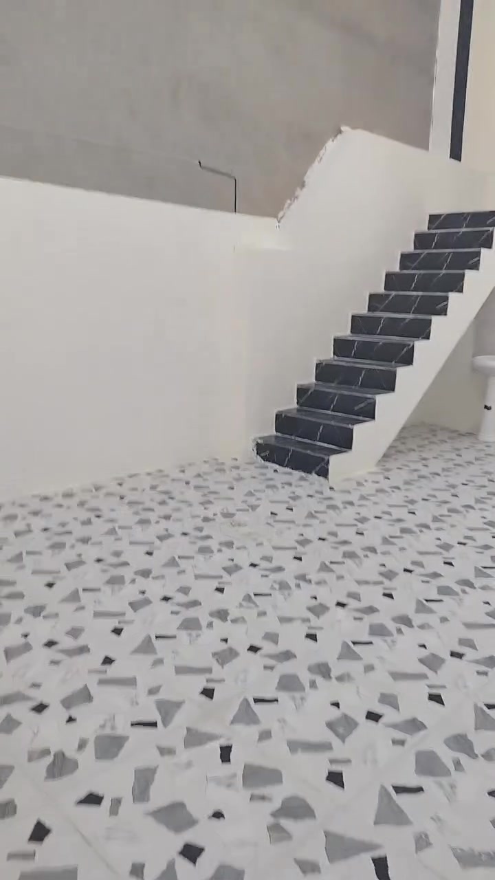سلام عليكم بيت  طابقين مساحه ١٢٠ متر فول سراميك ماء مجاري شارع طبليت ١٥ متر ***********
