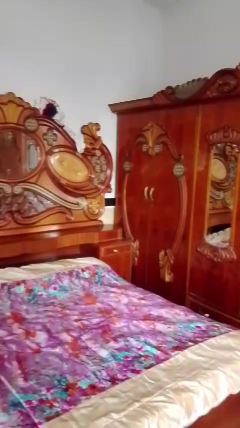 عرفه نوم • متاح • بيها مجال