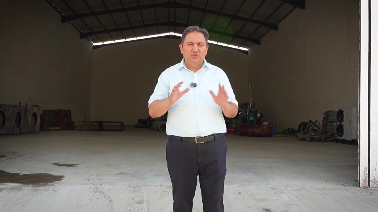 کۆگاکانی دەروازەی ڕۆژئاوای هەولێر - دەرفەتێکی ناوازە بۆ بازرگانان! 🏗🏭

تایبەتمەندییەکانی پڕۆژەکە: 
📍 ناونیشانی ناوازە: دەکەوێتە سەر ڕێگای گوێڕ، لە نێوان شەقامی 120 مەتری و 150 مەتری. 
📏 ڕووبەر: هەر کۆگایەک ڕووبەرەکەی 450 مەترە
. 🛣 شەقامی فراوان
 🏗 جۆری پڕۆژە: پڕۆژەیەکی تەواو جیاواز و ناوازەیە بۆ کۆگاکردن و چالاکی بازرگانی.

بۆ زانیاری زیاتر و کڕین، پەیوەندی بکەن بە: 
دکتۆر علی ابراهیم : ***********📞
------------------------
مخازن بوابة أربيل الغربية - فرصتك الذهبية لتطوير أعمالك! 🏗🏭

مميزات المشروع : 
📍 الموقع الاستراتيجي: يقع على طريق كوير، بين شارع 120 متري وشارع 150 متري.
 📏 المساحة: تبلغ مساحة كل مخزن 450 متراً مربعاً. 
🛣 شوارع واسعة: 
 🏗 نوع المشروع: مشروع متكامل ومتميز مخصص للمخازن
والنشاطات التجارية الكبرى.

#أربيل #هەولێر #عقارات #مخازن #تجارة #خانە مال #Erbil #RealEstate #Storage
