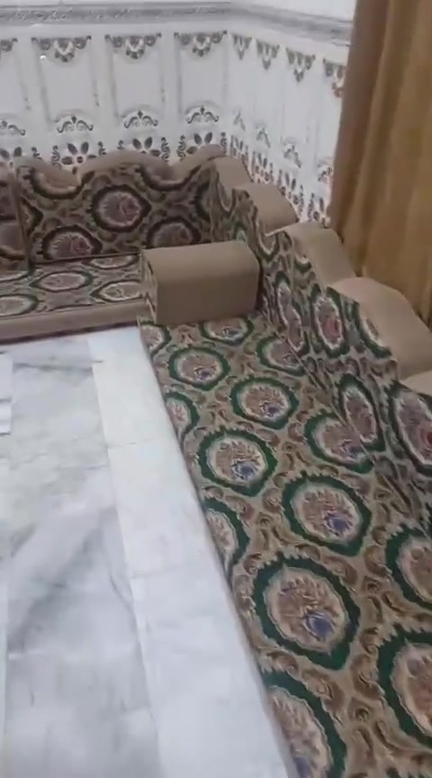 سلام عليكم ديوان للبيع جديد السعر 275 وبيه مجال ***********
