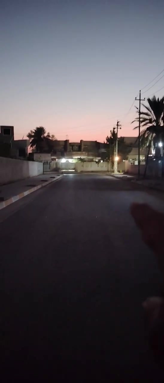 بيت للبيع المساحه ٣٠٠ الموقع حي ١٧ مقابيل مدرسه الرابعه العدويه طابق ارضي 
٢ غرف نوم
صاله
هول 
مطبخ 
حديقه 
طارمه طابق العلوي 
غرفه نوم 
صاله للاستفسار الاتصال على صاحب الدار ***********

