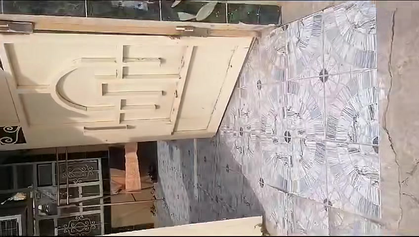 سلام عليكم  بيت للبيع  مساحه 100 مربع 10*10 طابو صرف  موقع  شارع الحولي كاطون الرازي  قرب شعلان ابو سيراميك ***********
