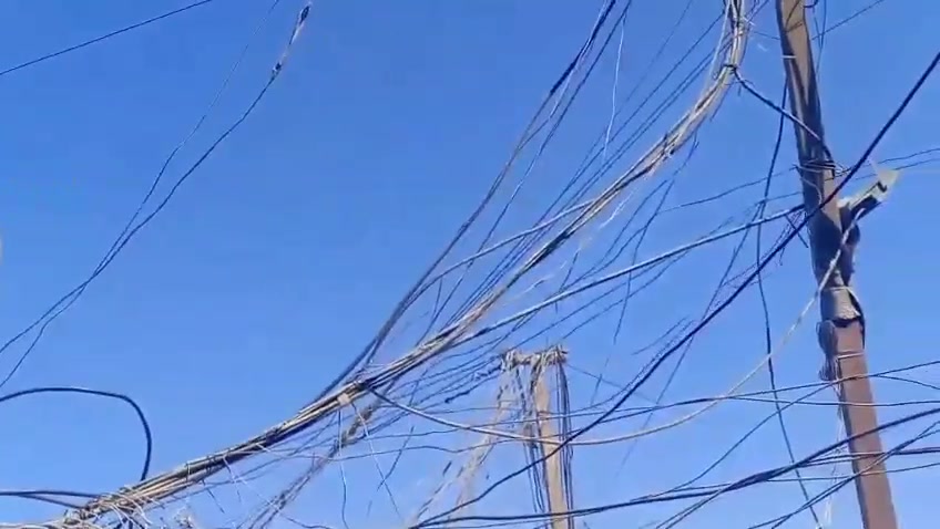 سلام عليكم اخوان احنه كادر لتصفية وترتيب وايرات المولدات انشيل الواير التالف والمتروك ونرتبه مثل الضفيره عندك نقل جوزات او بوردات تنضيف التيوله اتصل وتدلل ***********
