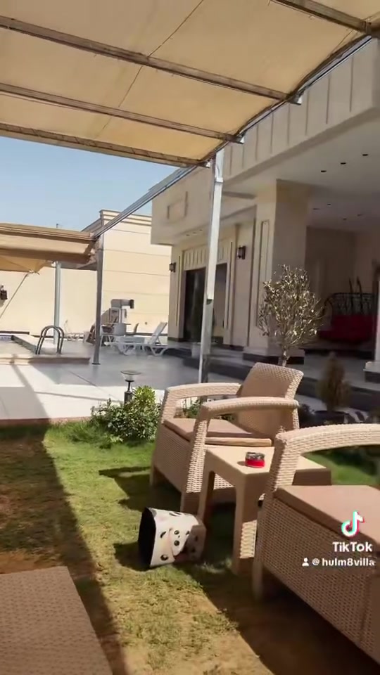 مزرعه وفيلا حلم الترفيهيه🏡
للايجار اليومي والمناسبات 
تحتوي على غرفتين نوم وصاله ومطبخ ومسبح للكبار ومنطقه شواء وجلسات متعدده والعاب للكبار والصغار 
مكيفه بلكامل داخل وخارج بلاضافه الى انترنت مفتوح 
العنوان : بغداد المكاسب 
للتواصل : خاص او على الرقم ***********
