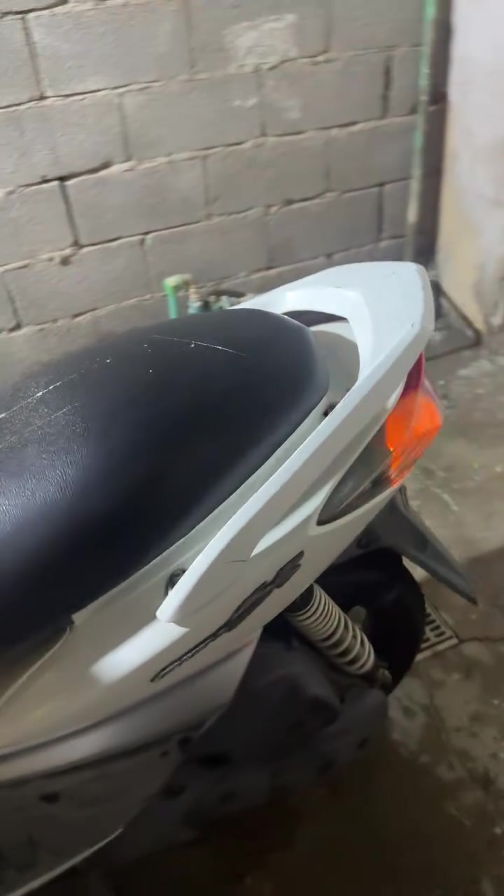 سلام عليكم سكنس فحل نوزل للبيع بعدهي رمبه صالي شهر من منزلها موجودات اوراقها جيب فيتر وتعال افحص برغي ما مفتوح رايدها ب مليون و400 وبيها مجال بكاني الأمين رقمي ***********
