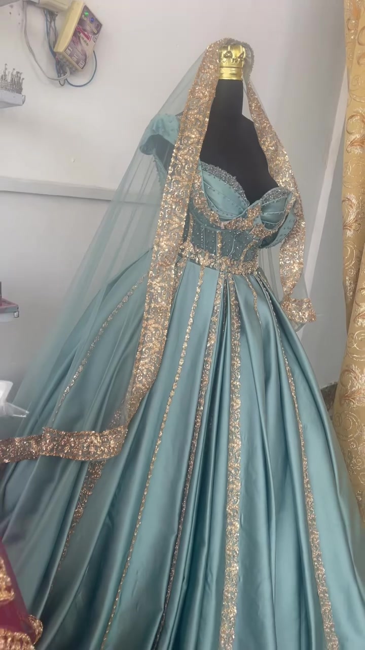 سلام عليكم بنات تخفيضات ❤️‍🔥
صالون مسك للسيدات ❤️‍🔥العنوان الإمام عون ع قرب حلويات أبو علي 
 عروس كامله من كلشي مثل 
ميش شعر بدلات حنه وعرس عندي بعد بدلات خير من الله 
تنضيف بشره 
حفافه 
رموش 
أضافر
تغطيه جسم ***********
عدسات 
كل هاذا  العرض 400 ألف فقط كل الهلا بيكم
