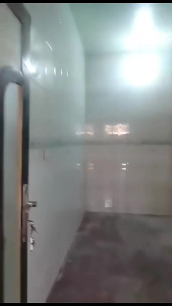 بيت الايجار  🏠مساحته ١٠٠متر  ✅

يحتوي على غرفه نوم وكنيدور واستقبال ومطبخ وصحيات ✅

الموقع  🌏حي الشهداء شارع ابو النخله  قيمه الايجار  ٤٠٠✅

الاستفسار الإتصال بالرقم  ‎***********متوفر واتساب ✅
