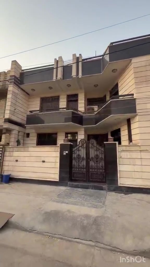 دار للبيع 
المساحه 165 م
واجه 10 ونزال 16.5

طابو ملك صرف 

 
يحتوي على

الطابق الاول غرفه نوم + مطبخ  + حولي +خدمات+ صاله + خدمات 

الطابق الثاني 3 غرف نوم + خدمات 

ارضيه الدار كرانيت درجه اولى 
الدار جدآ نضيف وموقع مميز 

عنوان العقار 

حي القاهره /قرب الشارع العام  

-----------------------------------------------

الباسم للعقار حي القاهرة / الشماسية / مجاور منفذ جوهرة لبنان

***********

***********
