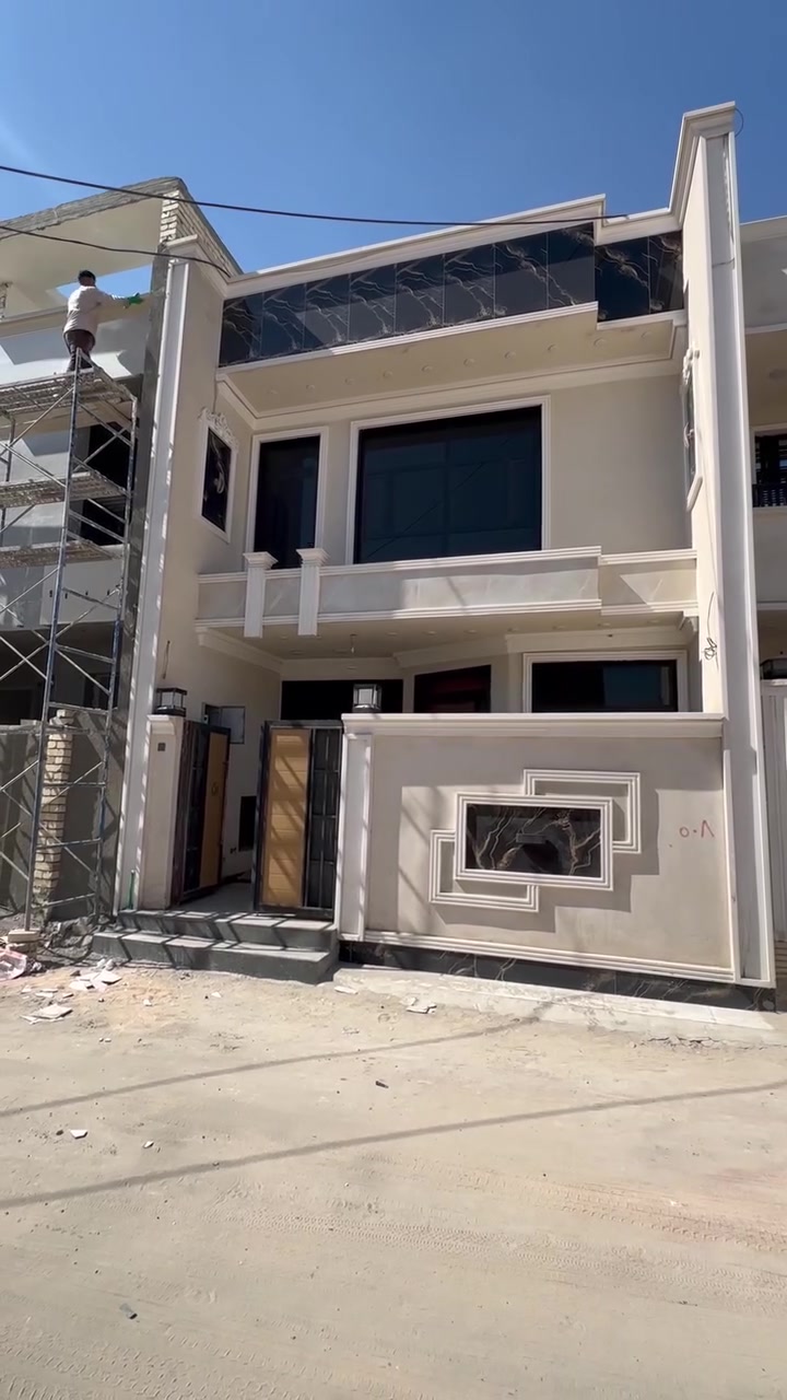بيت 🏠 100م طابقين #للبيع
يحتوي علئ 3غرف 
مطبخ ستقبال 
صاله صحيات2 
طابو زرعي سند 25✅
📍البوعيثة مجمع الحليم 
للاستفسار ***********

