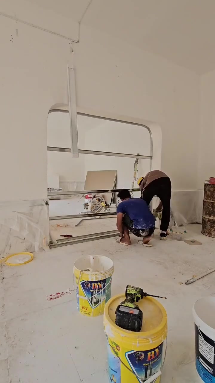 بسمك اللهم ✨

🏠 **تنفيذ قاطع جبس بورد لإغلاق مدخل الصالة**  
بشكل مرتب وأنيق 👌

📞 **للتواصل عبر الهاتف والواتساب:**  
**   ***********.   ** 📲

 #ديكورات #قواطع #اصباغ #ديكور #صباغين #اصباغ #ابواب #قواطع #الوان
