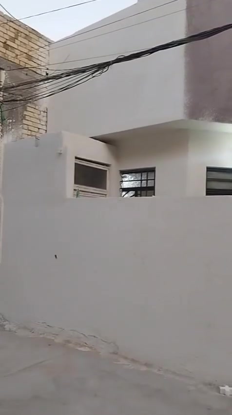دار للبيع المساحة 100متر
8*12.5 بناء طابوق والسقف مسلح
في ملحق الزيتون المعملجي خلف مدارس العميد رابع بيت عن باب الخلفي للمدرسه يم حسينية المختار الثقفي/يبعد 3 كيلومتر عن الامام يحتوي على استقبال وصاله وغرفة نوم ومطبخ وصحيات داخلية وخارجية  عقار سند 25  
عرض الشارع 6متر صب 
خدمات كاملة ماء ومجاري وكهرباء 3 فيز محولة جديدة للشارع
للاستفسار الاتصال على الأرقام التالية:
***********
***********
