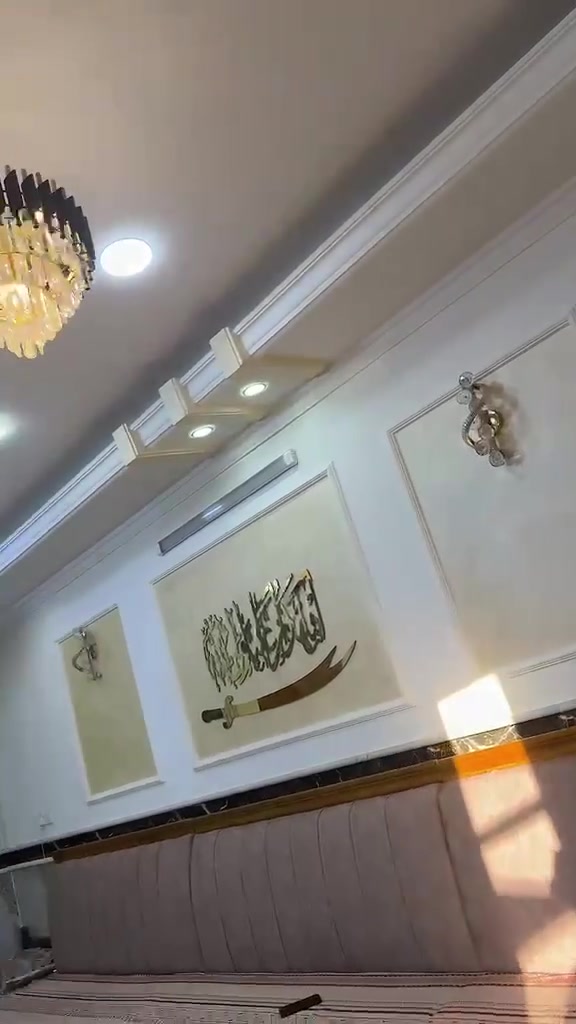 بيت مساحه 144متر للبيع يحتوي على 6غرف نوم مع صاله واستقبال وكامل الخدمات ..بيت جديد يقع في مدينه الصدر قطاع 72 على الشارع العام مقابل قطاع 71للاستفسار الاتصال على الهاتف ‏‪***********‬‏
