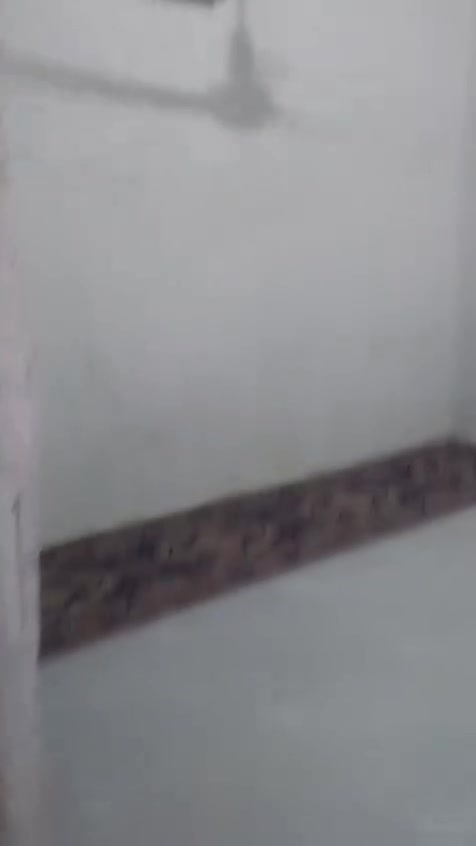 بيت حواسم حي نداء بضهر الجامع قريب ع الشارع المساحه ١٣٠ بناء حديث صارلي ٧ أشهر من بنيته البيت كامل كهرباء وماء بيت نضيف وجاهز كلشي ما يتعمر بي السعر ٢٠ وبي مجال
تواصل واتساب ***********
