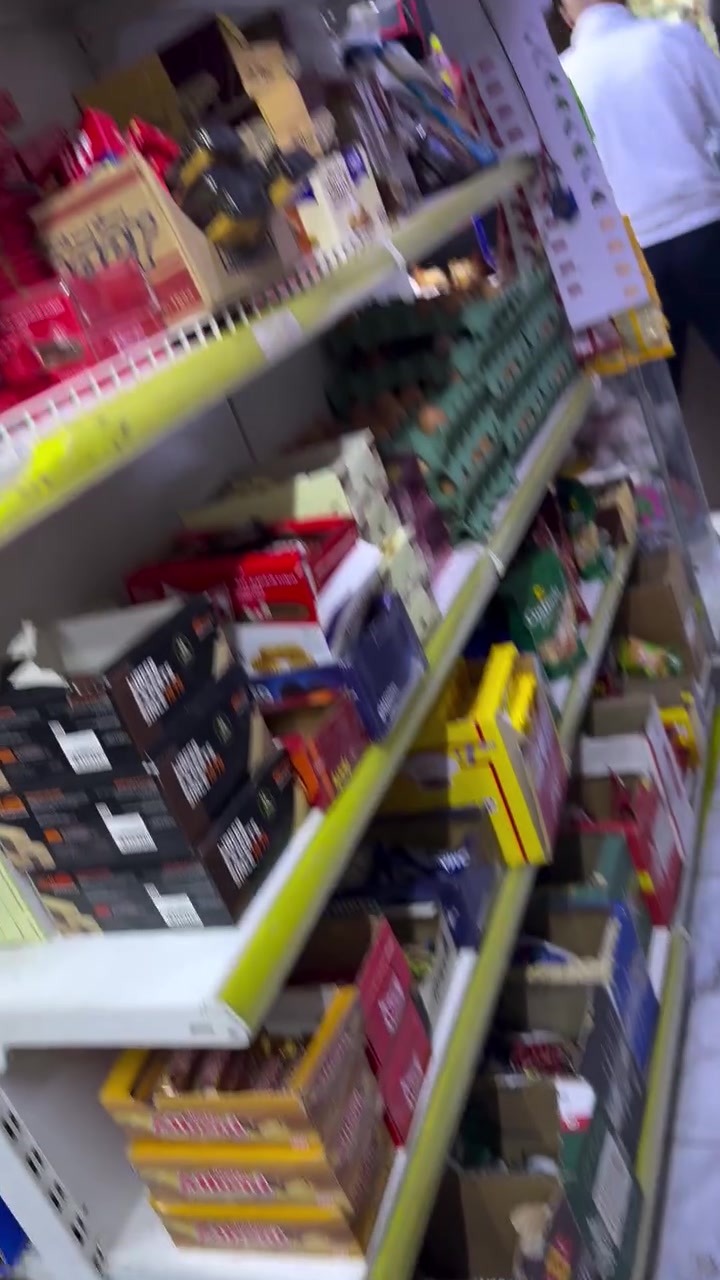 سلام عليكم سفينه للبيع اربعه متر نضيفه كلش  
مكاني كراده 
***********
